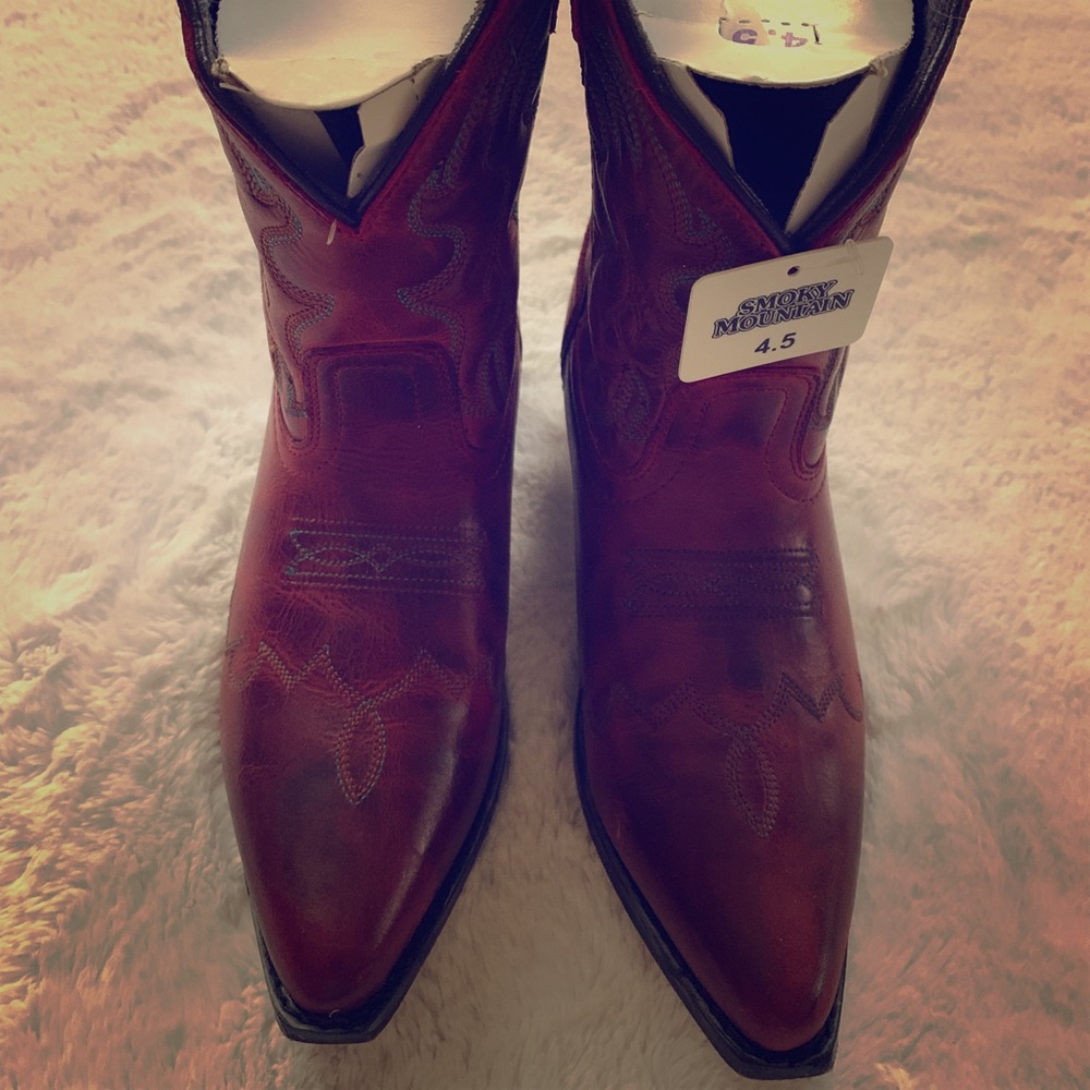 BRAND NEW Smoky Mountain Cowgirl Boots. Size 4.5
